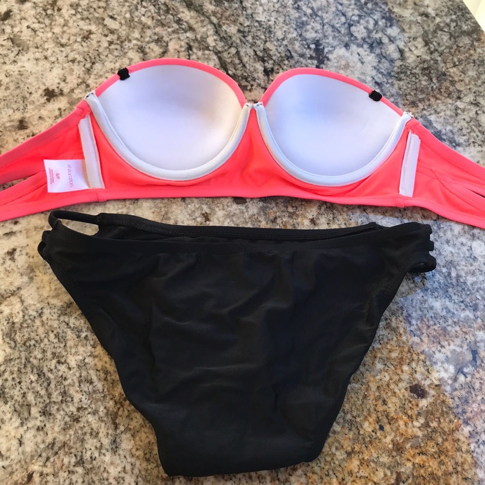 Bikini - Picture 2 of 2